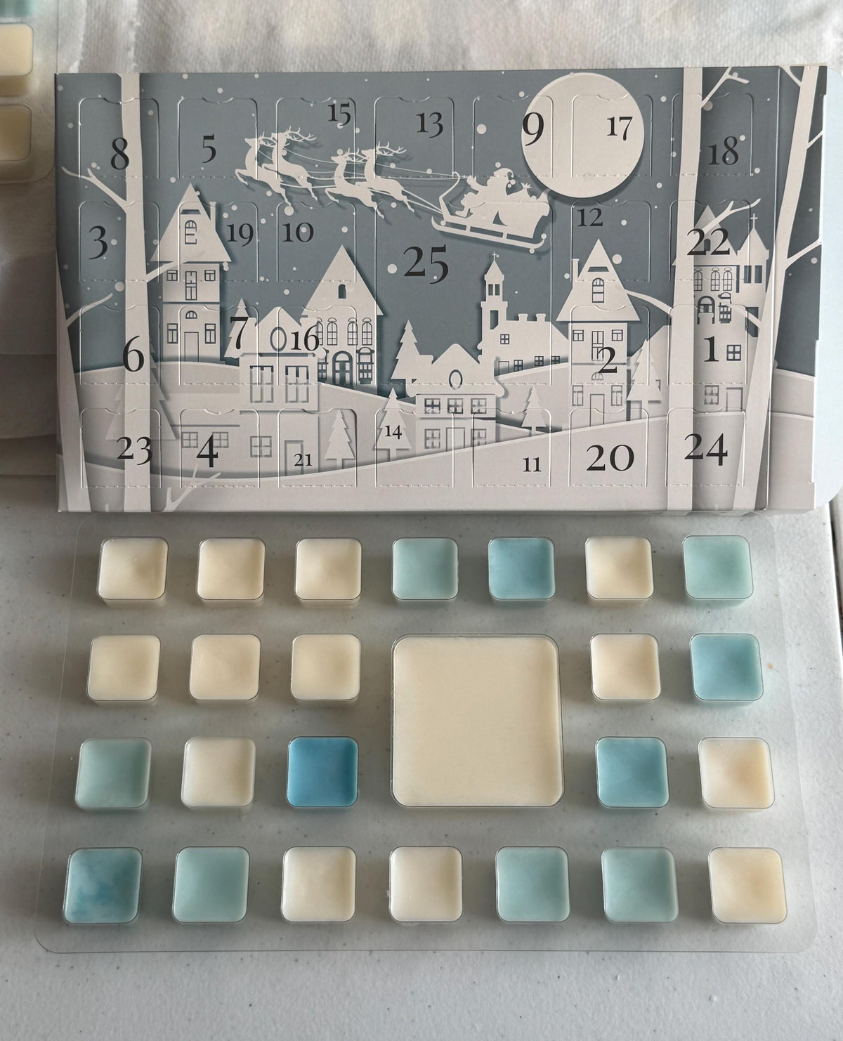 25 Moments to Melt for - Soy wax advent calendar